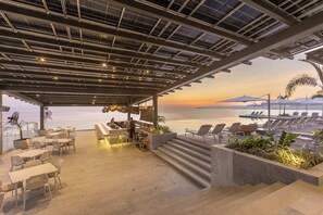 Outdoor dining - Udara PH-D | 2-Level Corner Penthouse w/ Views, Jacuzzi & Outdoor Kitchen (Bucerías)