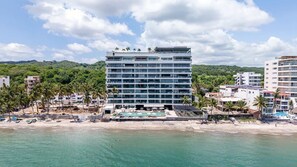 Exterior - Bantay 1A | Oceanfront Corner Unit w/ 4BR, Rooftop Pool, Gym & More (Bucerías)