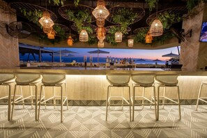 Bar (on property) - Bantay 1A | Oceanfront Corner Unit w/ 4BR, Rooftop Pool, Gym & More (Bucerías)
