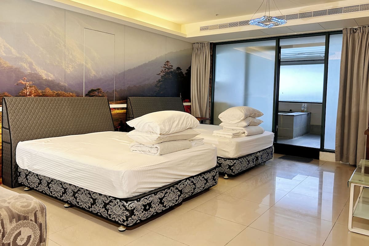 Elite Quadruple Room
