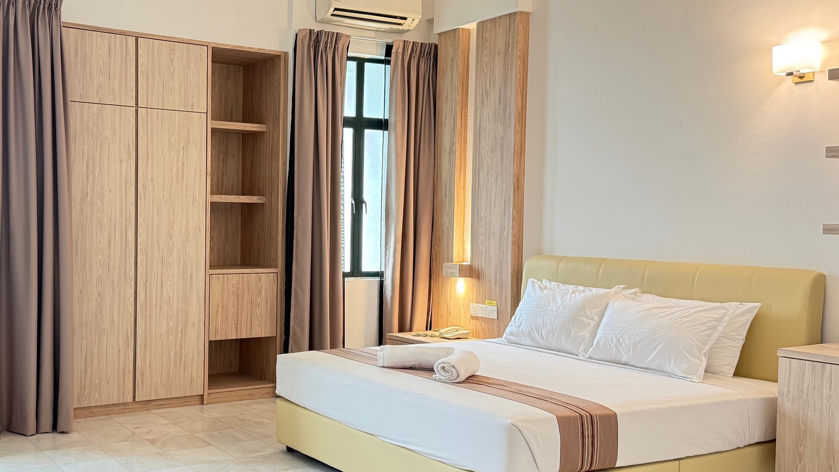 Deluxe Double Room, Non Smoking | Desk, free WiFi