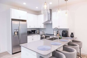 Fridge, microwave, oven, stovetop - Fire Pit | 6 Min to Duke + Downtown | Private Deck (Durham)