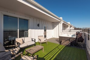 Terrace/patio - Killer Views! Rooftop HotTub • 15 beds • Game Room (Nashville)