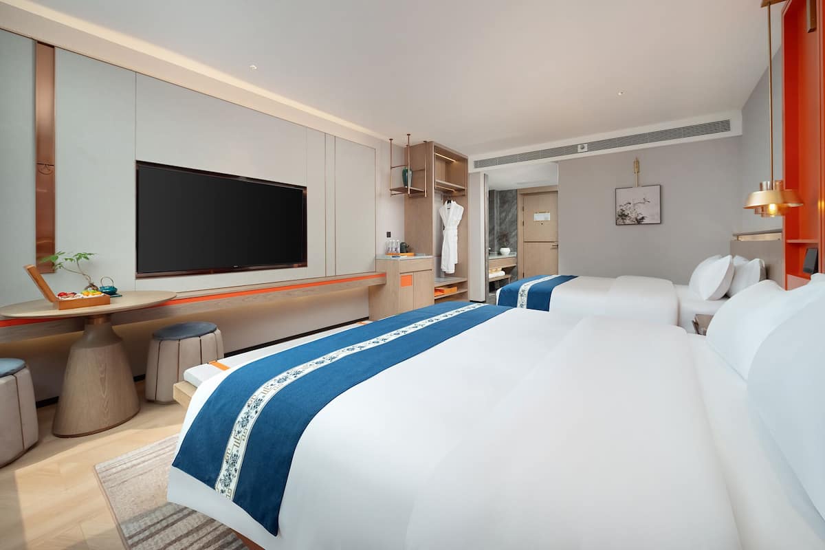 Family Twin Room | Premium bedding, down comforters, pillowtop beds, laptop workspace