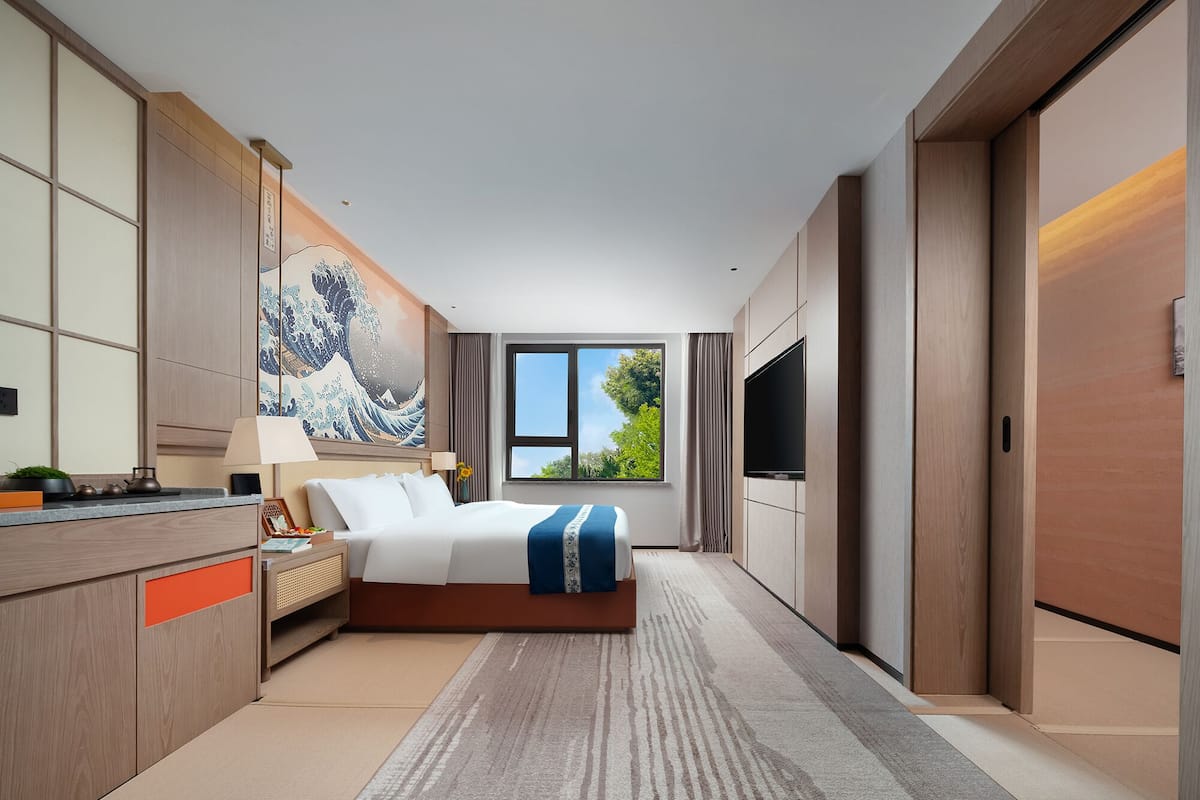 Family Double Room | Premium bedding, down comforters, pillowtop beds, laptop workspace