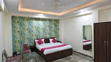 Egyptian cotton sheets, premium bedding, in-room safe, free WiFi