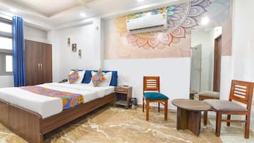 Egyptian cotton sheets, premium bedding, in-room safe, free WiFi