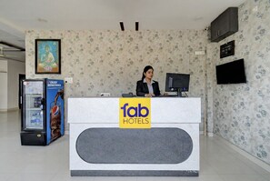 ฝ่ายต้อนรับ