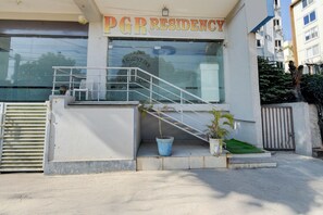 Property entrance - Fabhotel Pgr Guest Inn (Hyderabad)