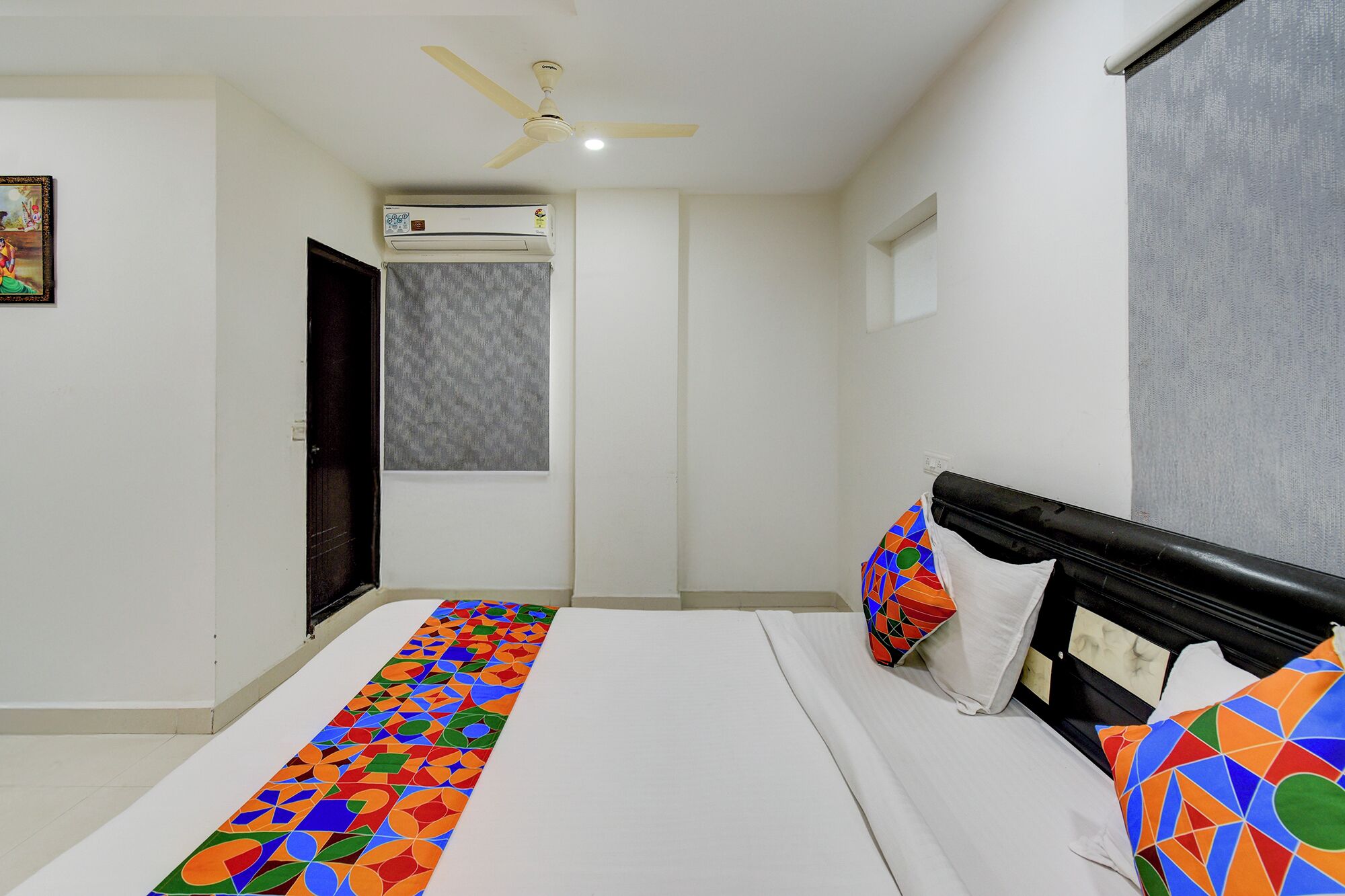 华丽客房 | 埃及棉床单、高档床上用品、客房内保险箱、免费 WiFi