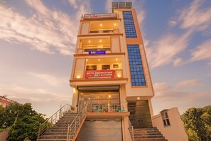 Exterior - Fabhotel Dwarika Inn (Varanasi)