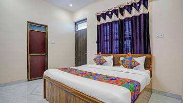 Egyptian cotton sheets, premium bedding, in-room safe, free WiFi