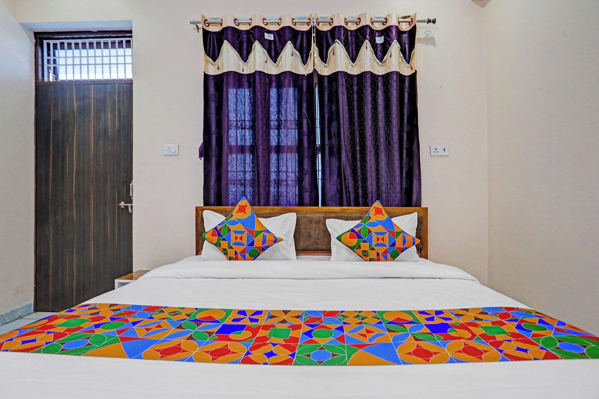 Egyptian cotton sheets, premium bedding, in-room safe, free WiFi