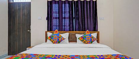 Egyptian cotton sheets, premium bedding, in-room safe, free WiFi