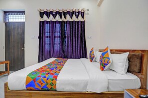 Egyptian cotton sheets, premium bedding, in-room safe, free WiFi