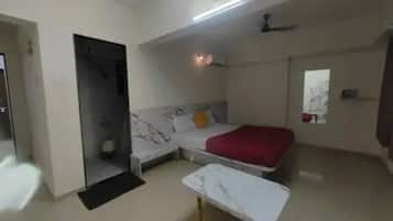 Egyptiske bomuldslagner, premium-sengetøj, pengeskab på værelset