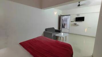 Deluxe Room | Egyptian cotton sheets, premium bedding, in-room safe, free WiFi