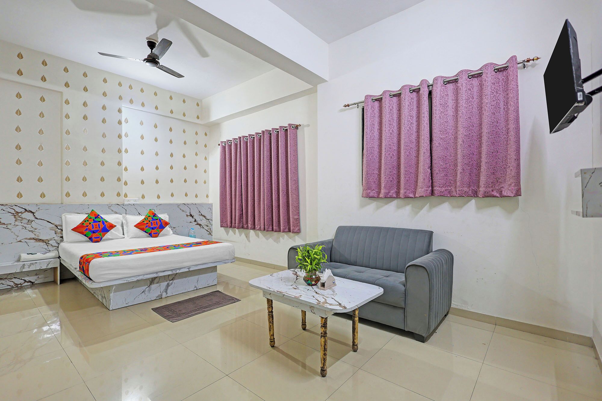 Egyptian cotton sheets, premium bedding, in-room safe, free WiFi