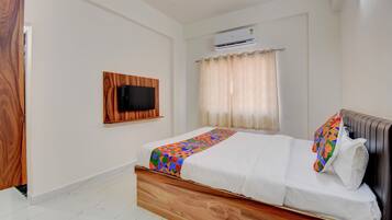 Egyptian cotton sheets, premium bedding, in-room safe, free WiFi