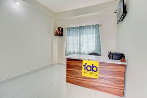 Reception - Fabhotel Wisdom (Pune)