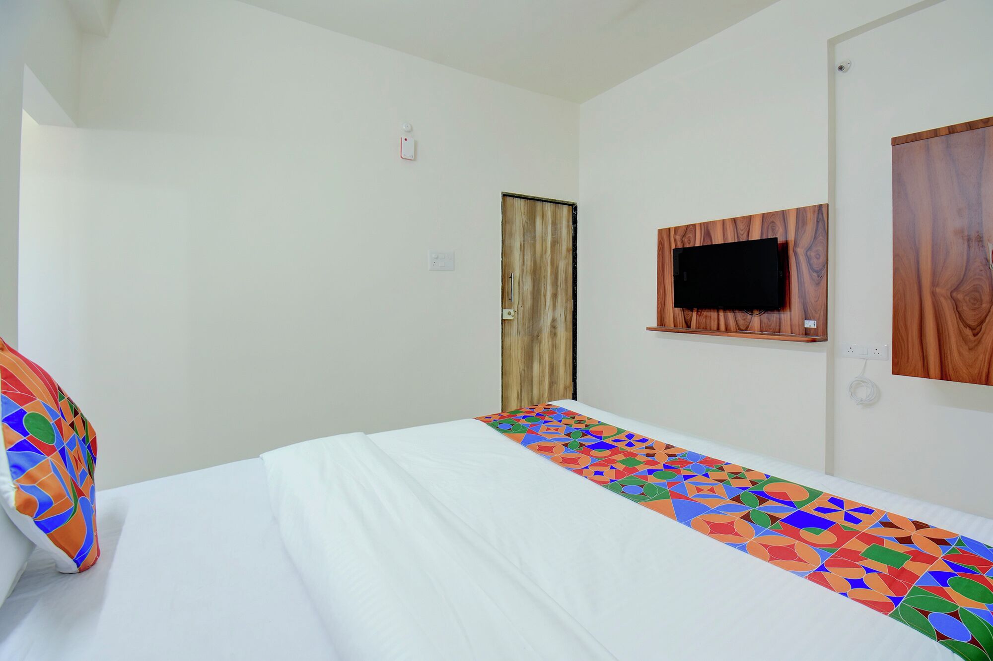 Egyptian cotton sheets, premium bedding, in-room safe, free WiFi