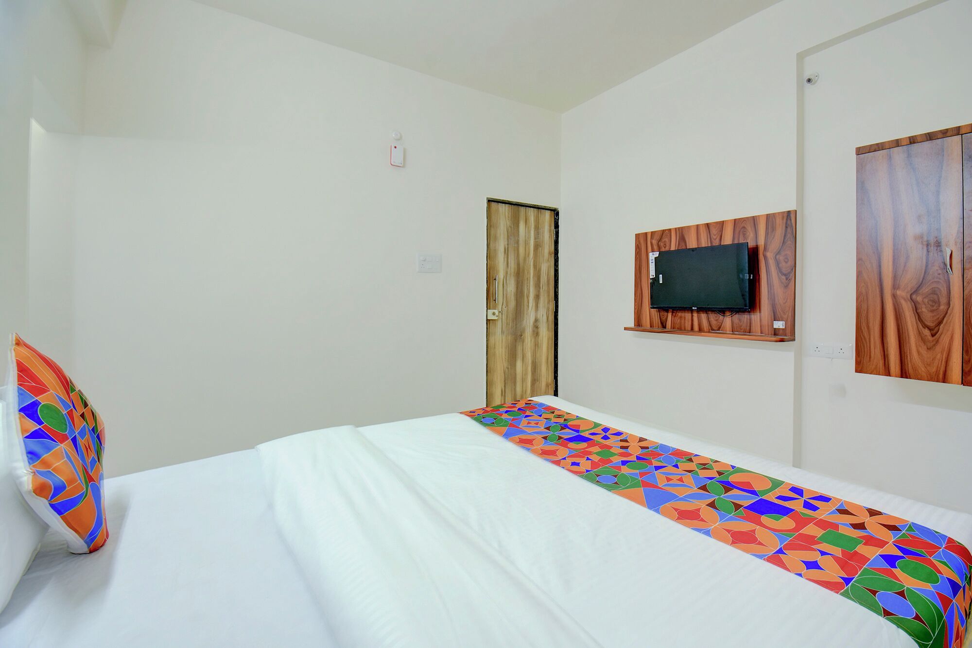 Egyptian cotton sheets, premium bedding, in-room safe, free WiFi