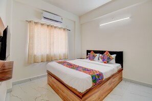 Egyptian cotton sheets, premium bedding, in-room safe, free WiFi - Via Wisdom (Rajgurunagar)