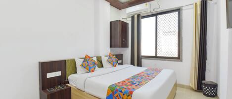 Egyptian cotton sheets, premium bedding, in-room safe, free WiFi