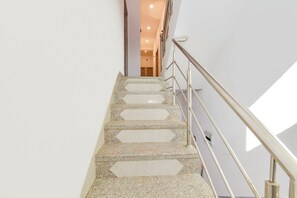 Lobby - Via Shree Hanuman (Shri Madhopur)