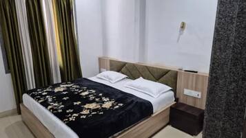 Kamar Deluks | Seprai katun Mesir, seprai premium, brankas, dan Wi-Fi gratis