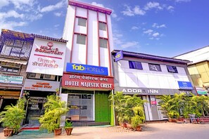 Property entrance - Fabhotel Majestic Crest (Mumbai)