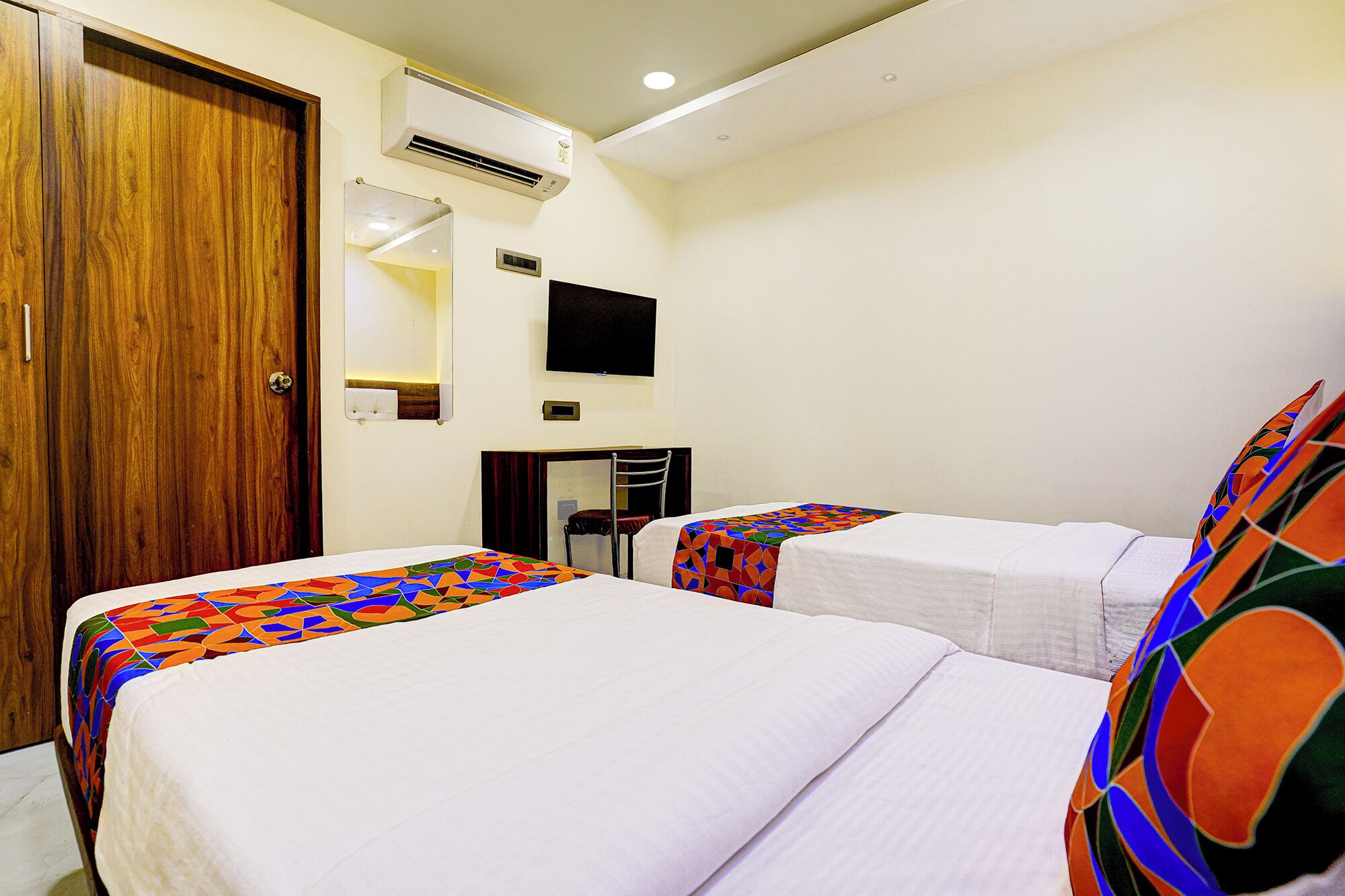 Egyptian cotton sheets, premium bedding, in-room safe, free WiFi