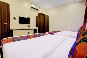 Egyptian cotton sheets, premium bedding, in-room safe, free WiFi - Fabhotel Majestic Crest (Mumbai)