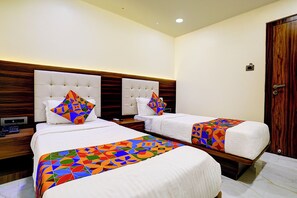 Deluxe Room | Egyptian cotton sheets, premium bedding, in-room safe, free WiFi - Fabhotel Majestic Crest (Mumbai)