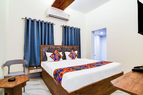 Fabhotel Adhiraj Inn