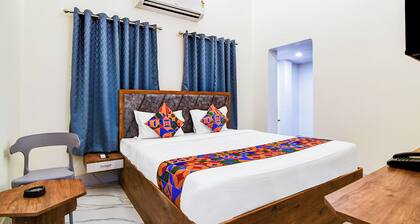Fabhotel Adhiraj Inn