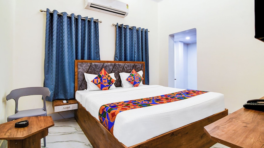 Fabhotel Adhiraj Inn