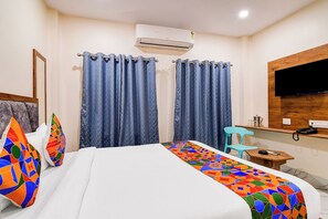 Egyptian cotton sheets, premium bedding, in-room safe, free WiFi