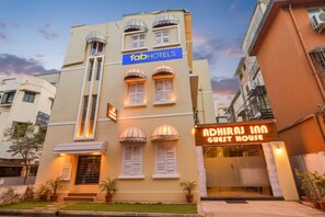 Property entrance - Fabhotel Adhiraj Inn (Kolkata)