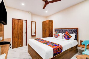 Egyptian cotton sheets, premium bedding, in-room safe, free WiFi - Fabhotel Adhiraj Inn (Kolkata)