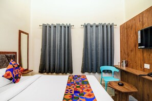 Egyptian cotton sheets, premium bedding, in-room safe, free WiFi - Fabhotel Adhiraj Inn (Kolkata)
