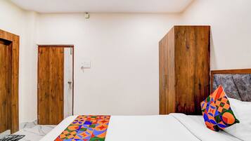 Egyptian cotton sheets, premium bedding, in-room safe, free WiFi