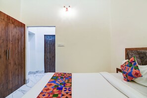 Egyptian cotton sheets, premium bedding, in-room safe, free WiFi