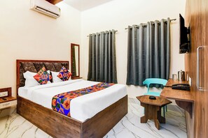 Egyptian cotton sheets, premium bedding, in-room safe, free WiFi - Fabhotel Adhiraj Inn (Kolkata)