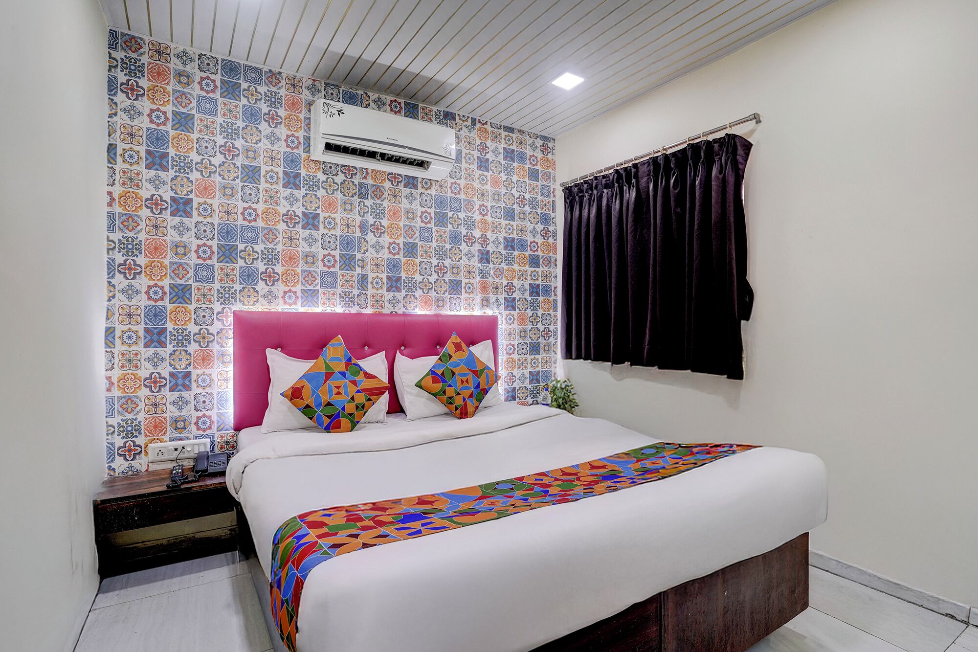 Kamar Deluks | Seprai katun Mesir, seprai premium, brankas, dan Wi-Fi gratis