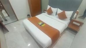 Egyptian cotton sheets, premium bedding, in-room safe, free WiFi - Fabhotel Kamari Inn (Indore)