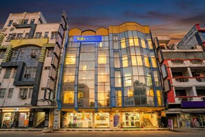 A modern building with a sign for Fab Hotels. It has multiple floors with large windows and a prominent entrance. - Fabhotel Shivdev International (New Delhi)