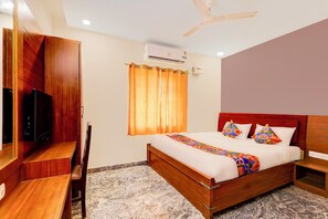 Egyptian cotton sheets, premium bedding, in-room safe, free WiFi - Fabhotel Ecr’S Royal Elite (Chennai)