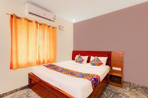 Egyptian cotton sheets, premium bedding, in-room safe, free WiFi - Fabhotel Ecr’S Royal Elite (Chennai)