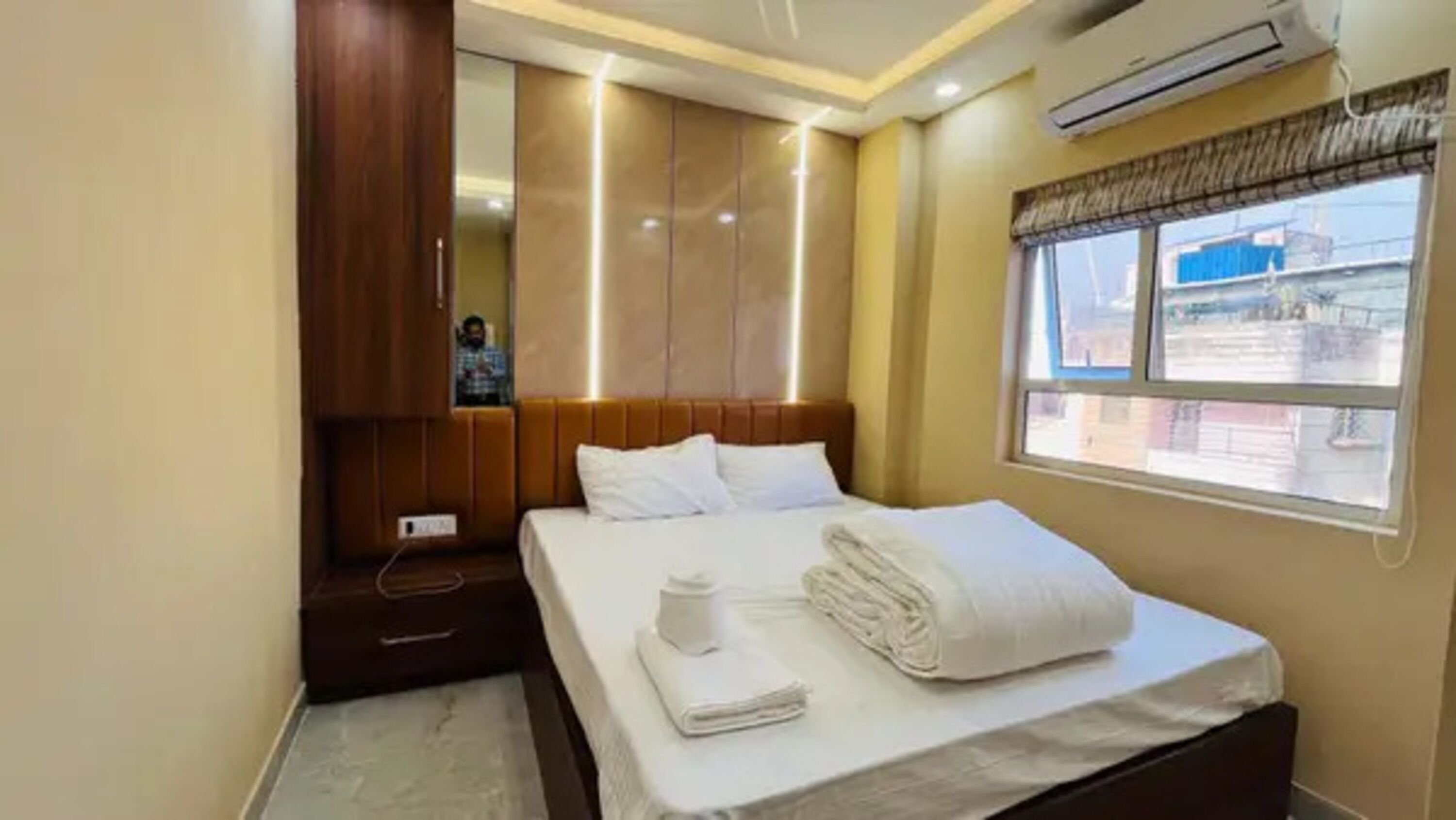 Egyptian cotton sheets, premium bedding, in-room safe, free WiFi